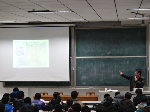 3.5 历史文化学院洙泗讲堂系列报告:张哲嘉谈“清代对西洋禁运大黄的策略思维与文化意涵”02