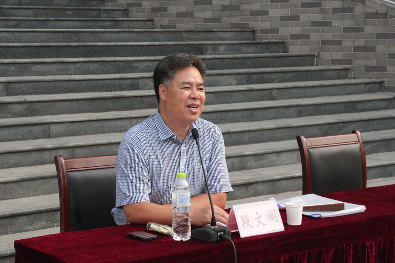 2013级新生入学教育系列报告会二新生文明行为养成教育专场报告顺利举行(2)