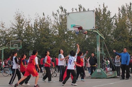 10.30 2012年迎新杯篮球赛文学院女篮迎来首场胜利02