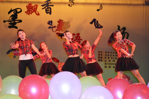 11.5 “翰墨飘香,新语飞扬”——历史文化学院2012年迎新晚会圆满落幕04