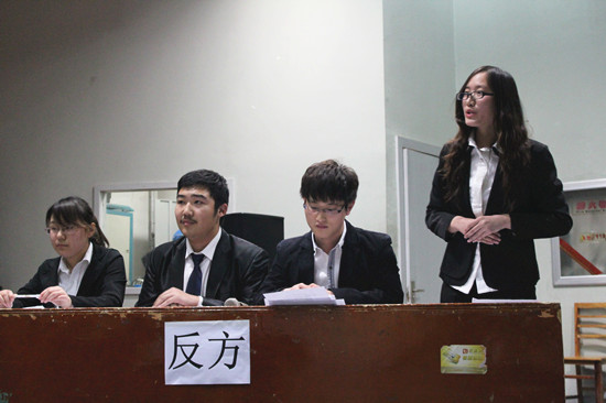 4.16 文学院在2013“话时代”精英辩论赛(复赛)中顺利晋级02
