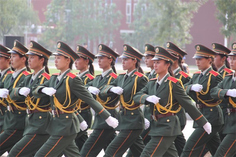 曲阜师范大学隆重举行2013—2014学年开学典礼暨军训动员大会13