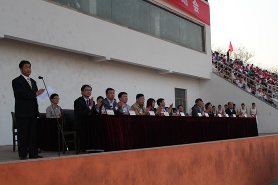 4.26 曲阜师范大学2013年田径运动会圆满落幕01
