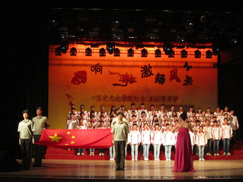 5.8 “唱响青春,激扬风采”历史文化学院举办纪念五四青年节班级合唱比赛 04