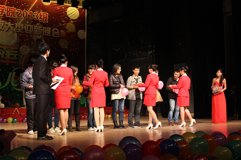 物理工程学院2013级迎新晚会圆满成功 (3)