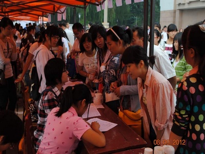 9.13 “新同学,欢迎你”——生命科学学院迎接2012级新生工作全面展开02