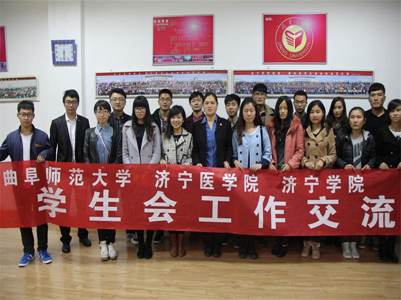 我校参加2014年暑期社会实践省级优秀团队总结展示活动2