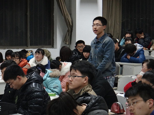 3.5 历史文化学院洙泗讲堂系列报告:张哲嘉谈“清代对西洋禁运大黄的策略思维与文化意涵”01