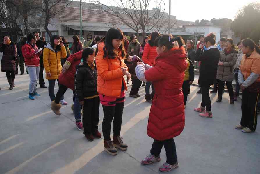 3.20 学习雷锋献爱心 携爱走进无声世界--生命科学学院学生会开展为聋哑儿童献爱心活动01