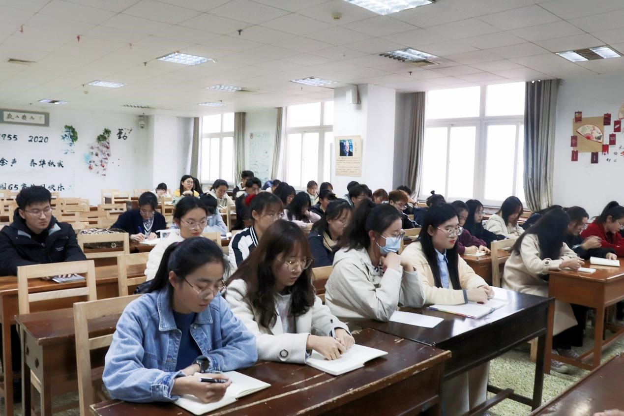 管理学院第20届团委学生会第一次例会顺利召开