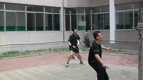6.11 历史文化学院举办“毕业杯”羽毛球赛01