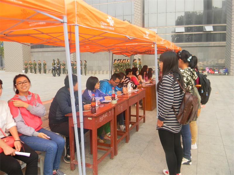 我校2014志愿者纳新顺利完成1