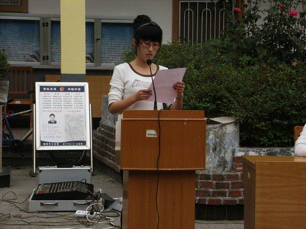 9.24 育科学学院举行2012级新生见面会暨《论语》颁发仪式03