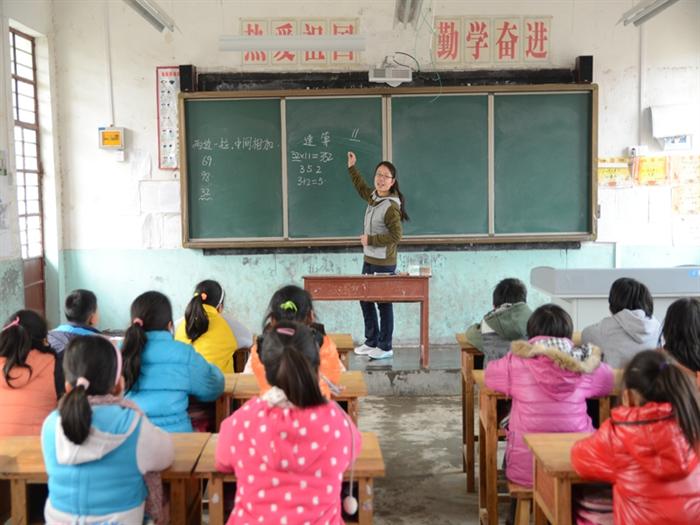 12.8化学与化工学院赴毕家村支教活动成功举行
