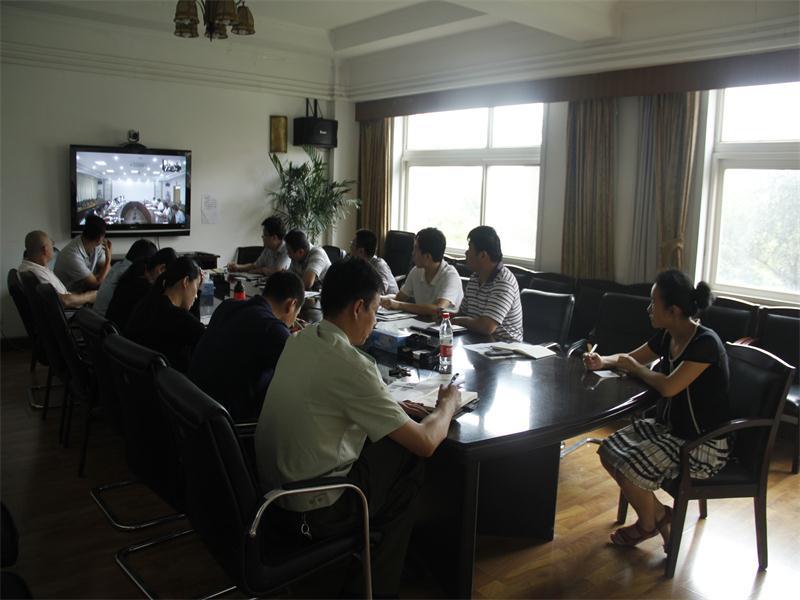 我校团干部集中学习习近平座谈讲话精神1