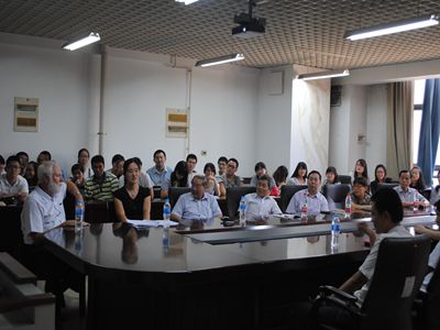 2013年9月15日国际著名藻类学专家John P. van der Meer 教授莅临生科院作学术报告会3