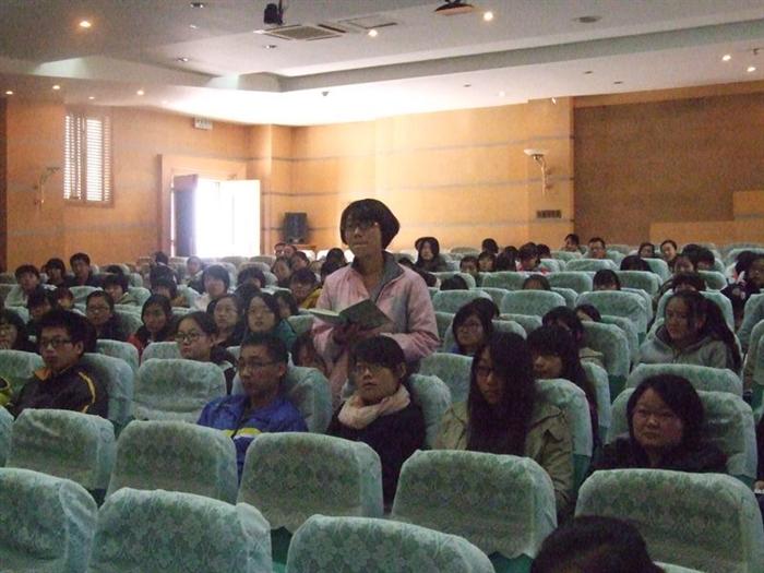 化学与化工学院学术论坛圆满结束 (4)