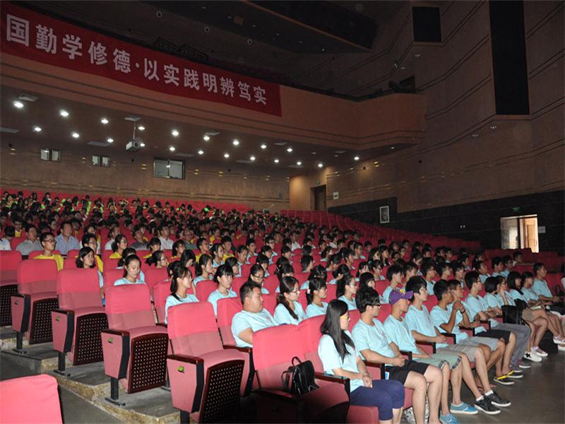 我校举行2014年大学生志愿者暑期文化科技卫生“三下乡”社会实践活动出征仪式(4)