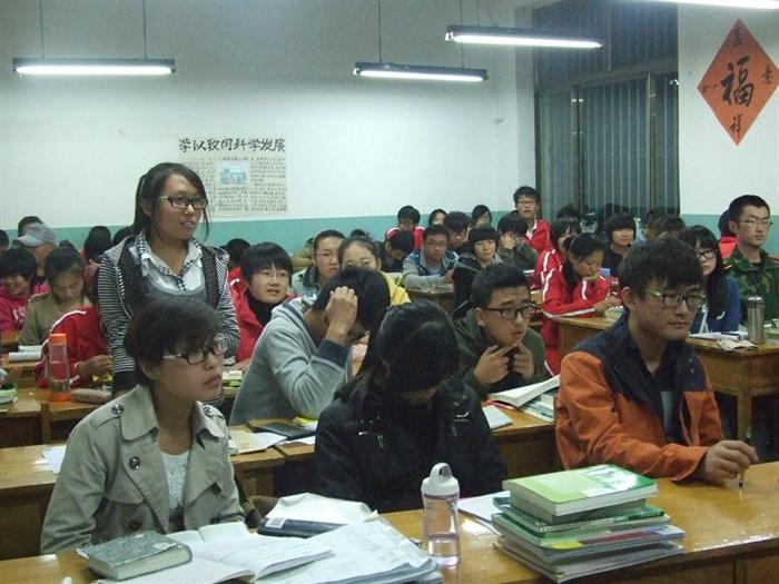 11.82013级学习经验交流会顺利举行3