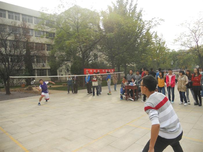 10.20数学科学学院2013级迎新杯“激情绽放,羽您共享”羽毛球决赛圆满结束