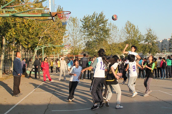 10.31 文学院女篮出征2012迎新杯篮球赛精彩花絮01