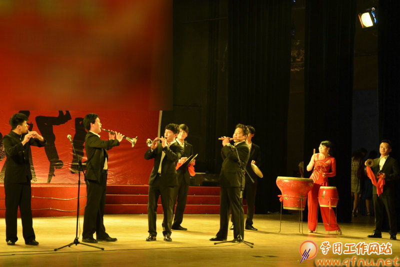 高雅艺术进校园”大型音乐晚会成功举行3