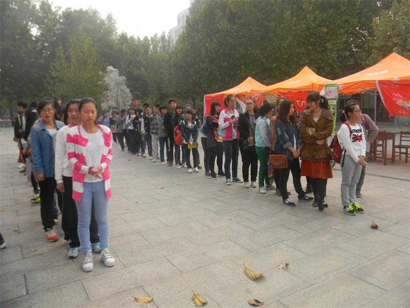 我校2014志愿者纳新顺利完成2