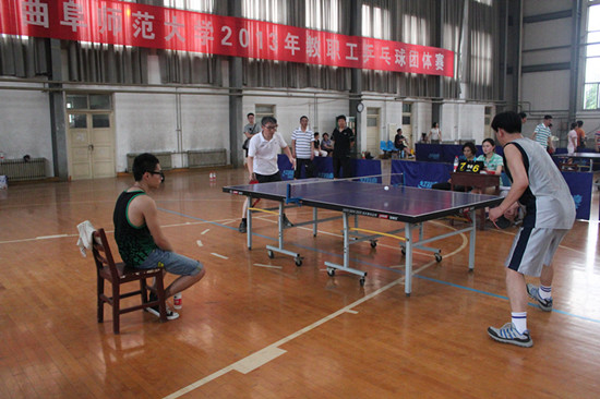 2013年6月18日2013年教职工乒乓球团体赛------文学院首场对战外国语学院1