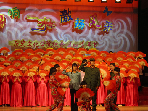 5.8 “唱响青春,激扬风采”历史文化学院举办纪念五四青年节班级合唱比赛 02