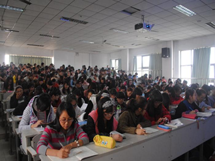 12.2山东宏河圣齐生物工程有限公司与新乡医学院生命科学技术学院到生命科学学院院做招聘和招生宣讲2