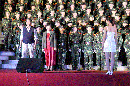 9.19 文学院在曲阜师范大学“军旗飘扬,军歌嘹亮”2012级学生军训歌咏比赛中喜获佳绩01