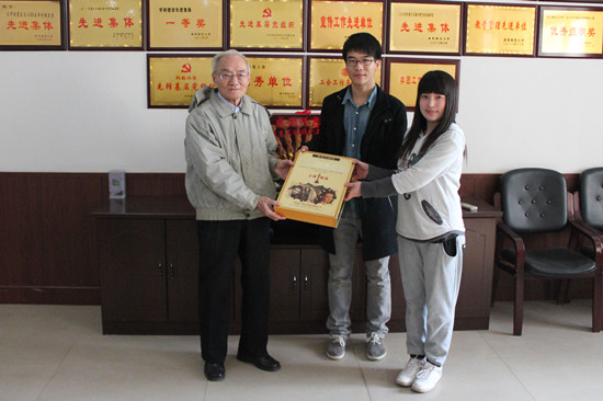 3.21 薪火相传,文学院退休教师捐赠图书仪式成功举行02