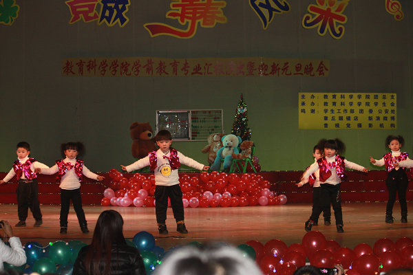 12.17 教育科学学院“学前教育汇报演出暨迎新元旦晚会”成功举办04