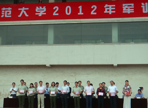 9.25 军训进行时——2012级军训圆满结束04