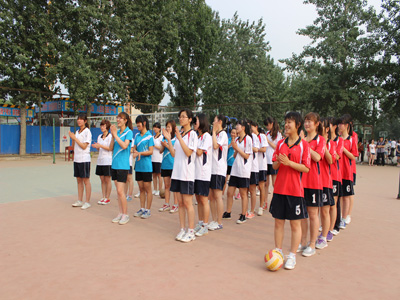 5.24 物理工程学院2012级女子排球赛开赛01
