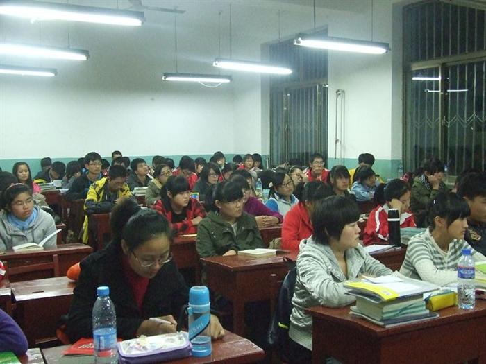11.82013级学习经验交流会顺利举行2