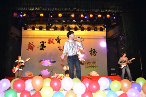 11.5 “翰墨飘香,新语飞扬”——历史文化学院2012年迎新晚会圆满落幕02