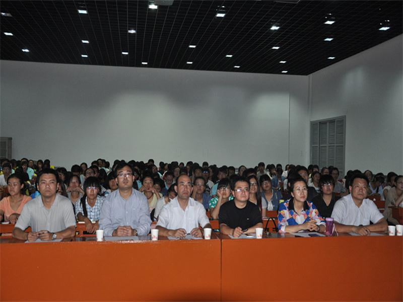2014年“三下乡”暑假社会实践答辩会举行1