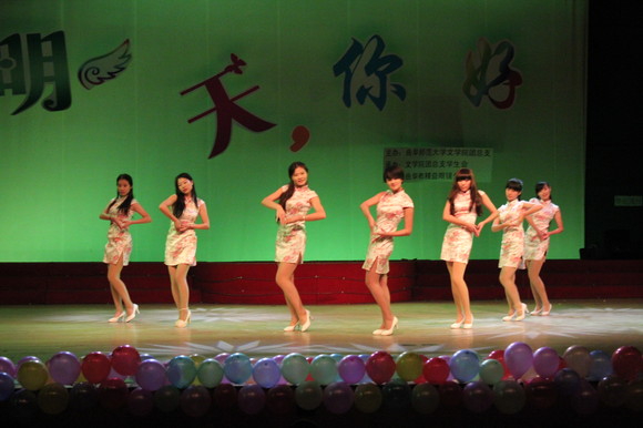 文学院2013级迎新晚会成功举行 (2)