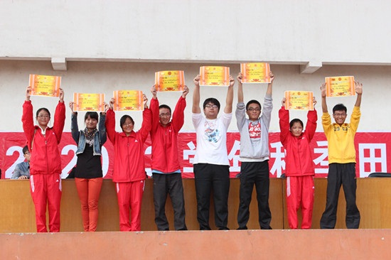 10.22 文学院2012—2013学年秋季田径运动会圆满落幕01